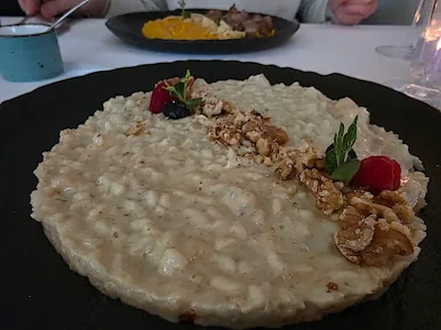 Cremiges helles Risotto William mit Walnüssen und Birne — Ristorante Risotto München